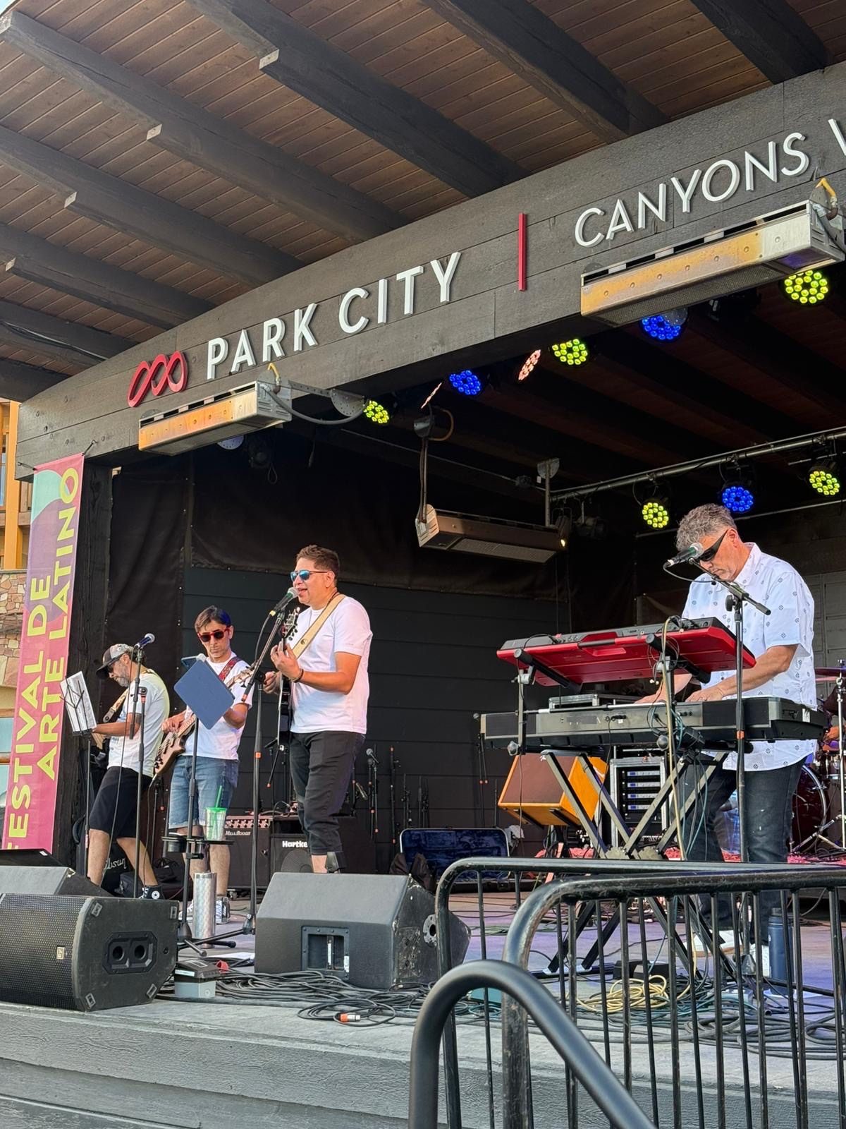 Fake Frequency en vivo — Park City, escenario Canyons, Festival de Arte Latino