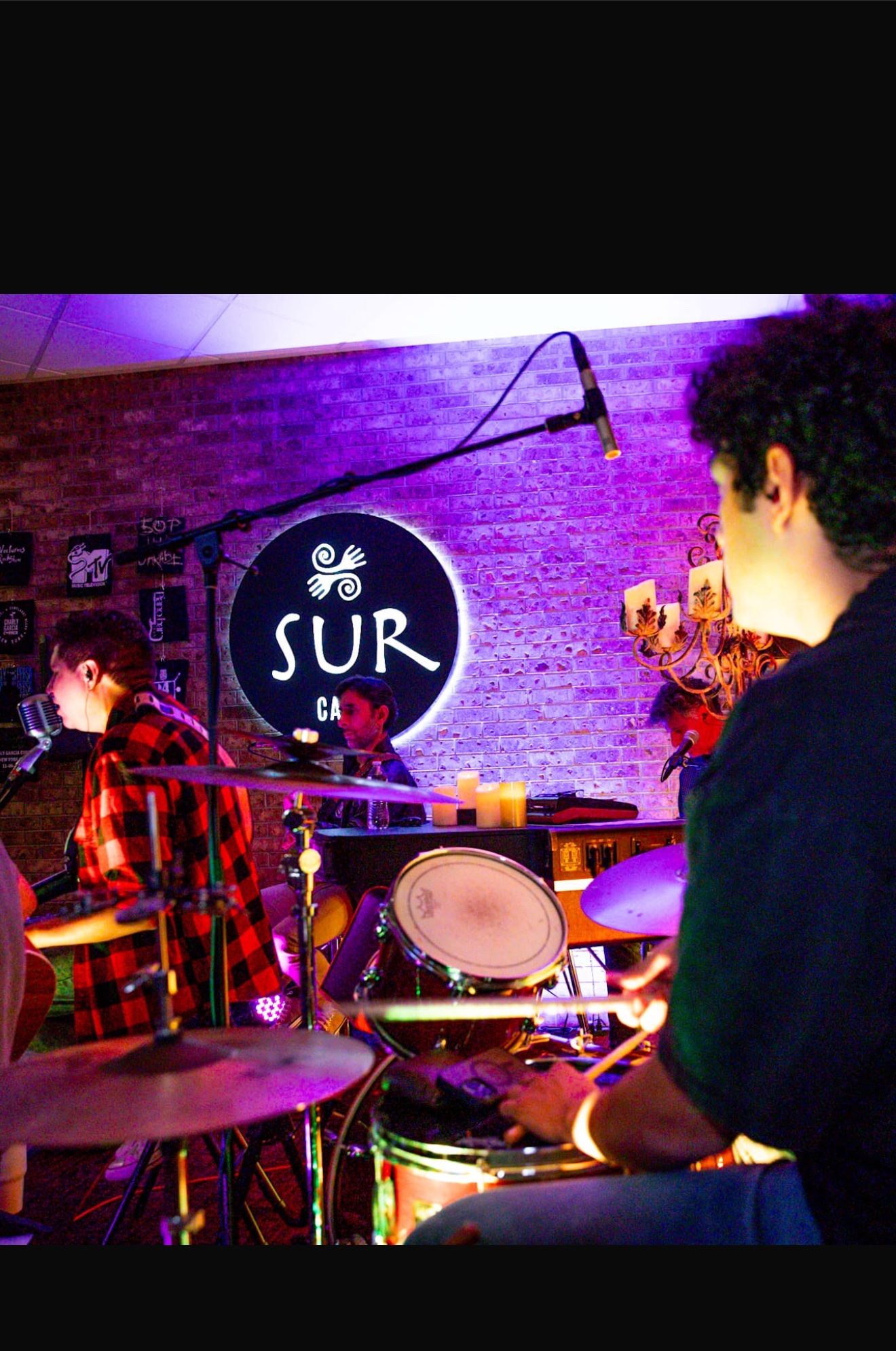 Fake Frequency en vivo — SUR Café, batería