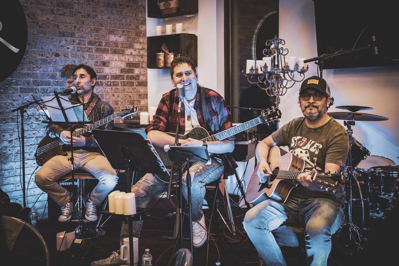 Fake Frequency en vivo — SUR Café